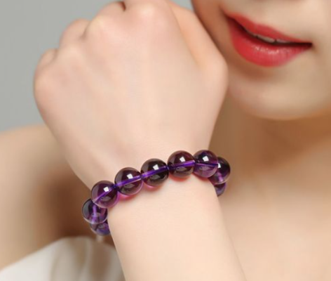 What does the broken amethyst bracelet symbolize