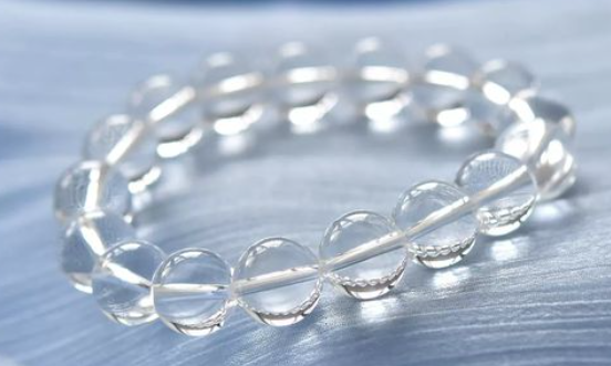 The function and efficacy of white crystal bracelets