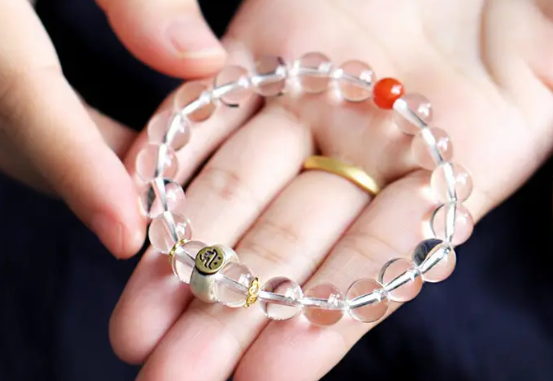 The function and efficacy of white crystal bracelets