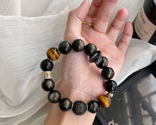 What are the symbolic meanings of obsidian bracelets