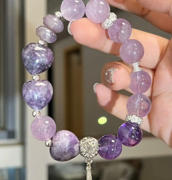 Which hand is better to wear an amethyst bracelet on?