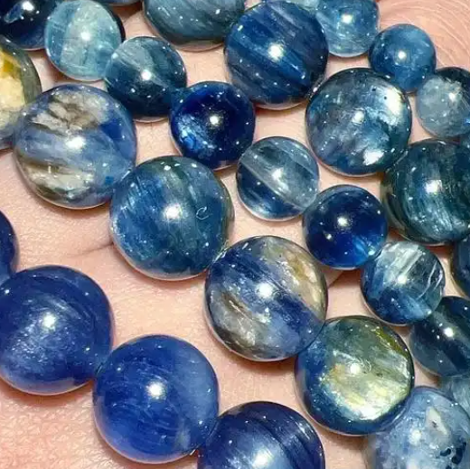 Benefits of Blue Quartz: The Ultimate Companion for Decision Makers