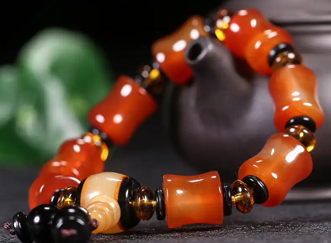 What Are the Benefits of Wearing an Agate Bracelet