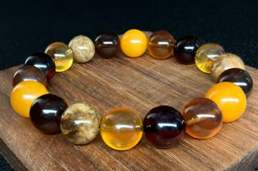 Why Wear Amber Bracelets for Their Benefits?